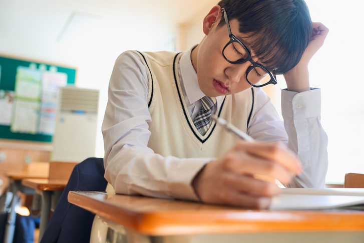 아토목세틴이 비자극제 치료가 필요한 소아·청소년·성인 ADHD에서 고려되는 상황을 설명하는 이미지