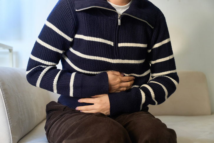 대장균 감염증에서 장염, 방광염, 신우신염에 따라 항생제 선택 기준이 달라지는 모습을 설명하는 이미지